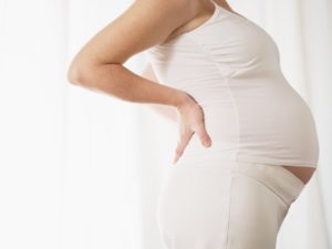 妊娠中の反り腰
